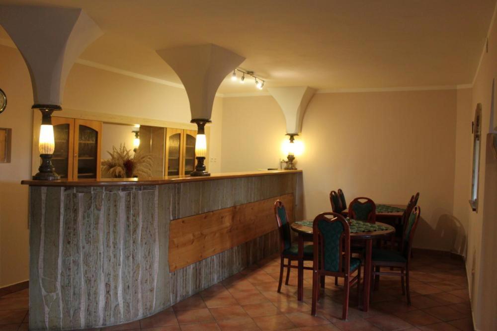 Zlaty Lev Hotel Svitavy Exterior photo